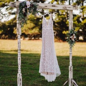 Size 8- Melissa Sweet wedding dress. Great condition- No stains, rips or tears.